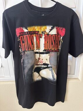 Black Guns N' Roses Graphic 2012 tour Tee with Red and Yellow Logo vintage